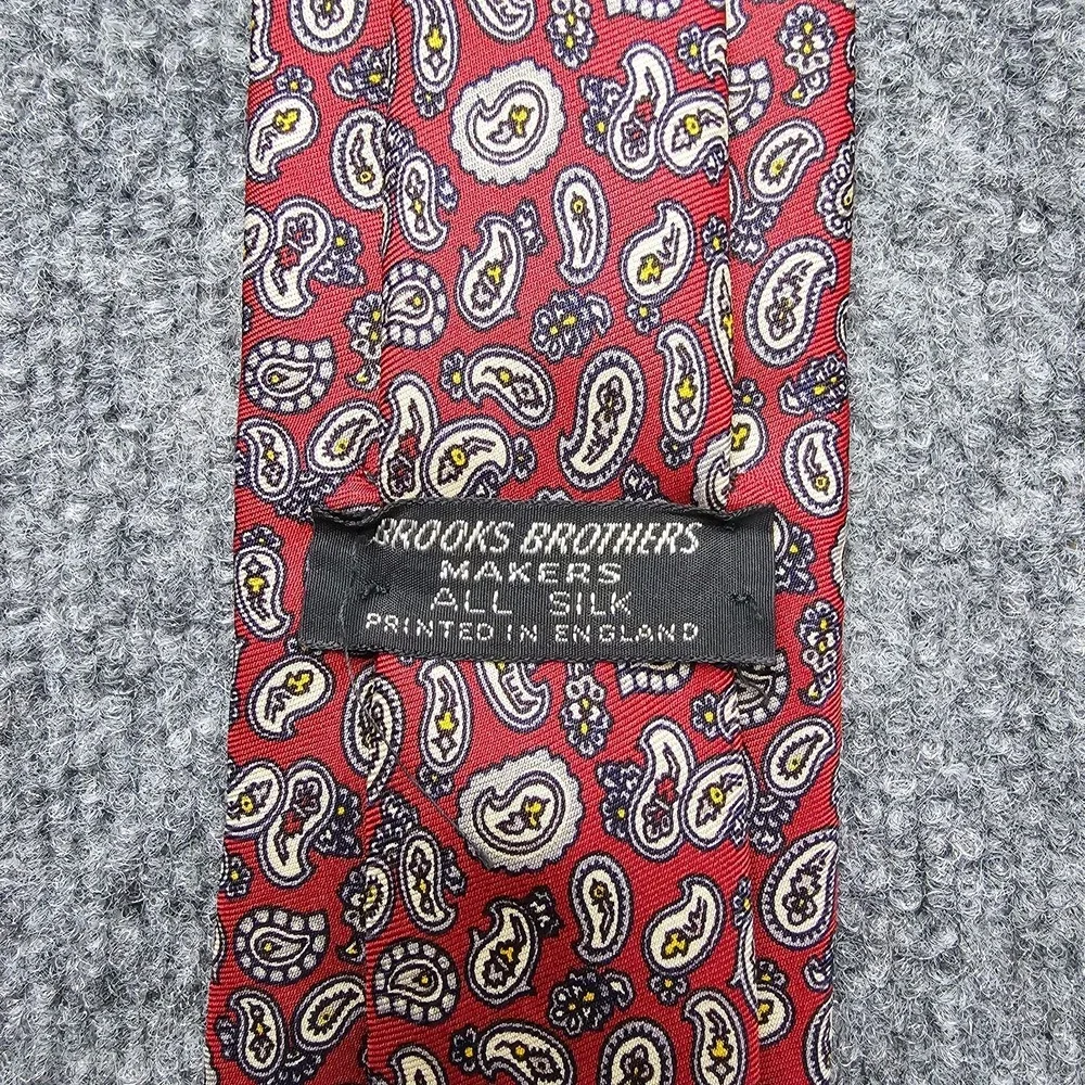 Brooks Brothers Makers Tie Necktie Red Paisley 100%‎ Silk